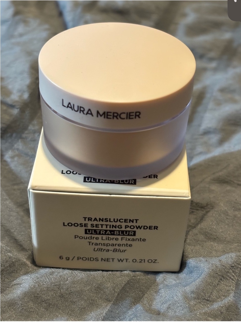 Laura Mercier Translucent Honey Loose Setting Powder - Ultra-Blur . .21 oz - Picture 4 of 4